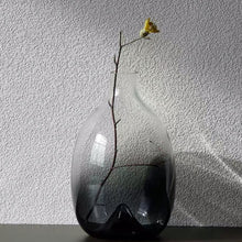 Load image into Gallery viewer, Evelyn glass vase