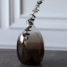 Load image into Gallery viewer, Evelyn glass vase