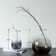 Load image into Gallery viewer, Evelyn glass vase
