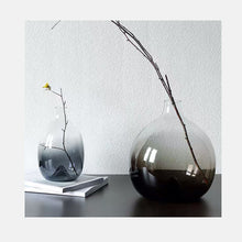 Load image into Gallery viewer, Evelyn glass vase