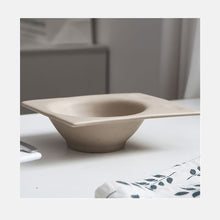 Load image into Gallery viewer, Newell soup plate