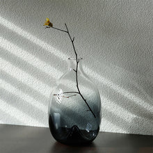 Load image into Gallery viewer, Evelyn glass vase
