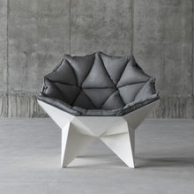 Load image into Gallery viewer, Metal flower chair
